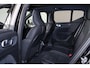 Volvo EX40 Extended Range Ultra 82 kWh - Panorama/schuifdak - IntelliSafe Assist & Surround - Harman/Kardon audio - Parkeercamera achter - Verwarmde voorstoelen & stuur - Parkeersensoren voor & achter - Draadloze tel. lader  - Warmtepomp - Extra getint glas - 20' LMV