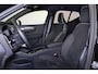 Volvo EX40 Extended Range Ultra 82 kWh - Panorama/schuifdak - IntelliSafe Assist & Surround - Harman/Kardon audio - Parkeercamera achter - Verwarmde voorstoelen & stuur - Parkeersensoren voor & achter - Draadloze tel. lader  - Warmtepomp - Extra getint glas - 20' LMV