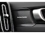 Volvo XC40 B4 (M-HYBRID) PLUS DARK -HARMAN/KARDON|CAMERA|ADAP.CRUISE|POWER-SEATS|VERW.VOORRUIT|PRIVACY.GLAS|TREKHAAK|18"