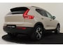 Volvo XC40 B4 (M-HYBRID) PLUS DARK -HARMAN/KARDON|CAMERA|ADAP.CRUISE|POWER-SEATS|VERW.VOORRUIT|PRIVACY.GLAS|TREKHAAK|18"