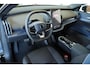 Volvo EX30 P5 Long Range Plus Black Edition Europa 69 kWh | Harman Kardon Premium Audio | 360º Visual Park Camera | Elektrisch Verstelbare Voorstoelen | Stoel/Stuurverwarming |