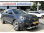 Peugeot 3008 130 Pk Benzine Zeer Luxe * Navigatie * Zwart Lederen Interieur met Elektrisch verst. stoelen met massage functie * Trekhaak * Dab+ Radio * Climate & Cruise Control * Vingerhoets; Vierde Generatie Eersteklas Service. Al meer dan 100 jaar een begrip in de Brabantse Kempen