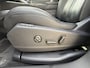 Peugeot 3008 130 Pk Benzine Zeer Luxe * Navigatie * Zwart Lederen Interieur met Elektrisch verst. stoelen met massage functie * Trekhaak * Dab+ Radio * Climate & Cruise Control * Vingerhoets; Vierde Generatie Eersteklas Service. Al meer dan 100 jaar een begrip in de Brabantse Kempen