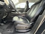 Peugeot 3008 130 Pk Benzine Zeer Luxe * Navigatie * Zwart Lederen Interieur met Elektrisch verst. stoelen met massage functie * Trekhaak * Dab+ Radio * Climate & Cruise Control * Vingerhoets; Vierde Generatie Eersteklas Service. Al meer dan 100 jaar een begrip in de Brabantse Kempen