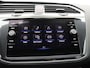 Volkswagen Tiguan 1.4 TSI eHybrid Elegance 245PK DSG Trekhaak, Parkeersensoren voor en achter, 18" LM Velgen, Side Assist, Stoel-Stuurverwarming, Elektr. Achterklep
