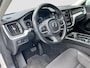 Volvo XC60 2.0 B5 Momentum Pro | Wegklapbare trekhaak | Camera | Stoelverwarming | Stuurverwarming | Adaptive cruise controle | Leder | Carplay | Full LED | Elektrische achterklep