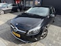 Mercedes-Benz A-klasse 160 AMG Night Edition | 1E EIGENAAR | 12MND GARANTIE | LED | CRUISE | NAVI | BLUETOOTH | TREKHAAK |