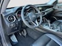 Alfa Romeo Stelvio 2.0 T 200pk AWD Super | 19'' velgen | Navigatie | Active suspension | Carplay | Elektrische stoelen | Adaptive crusie controle | Camera | Elektrische achterklep | Stoelgeheugen | Dodehoek detectie