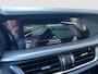 Alfa Romeo Stelvio 2.0 T 200pk AWD Super | 19'' velgen | Navigatie | Active suspension | Carplay | Elektrische stoelen | Adaptive crusie controle | Camera | Elektrische achterklep | Stoelgeheugen | Dodehoek detectie