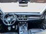 Alfa Romeo Stelvio 2.0 T 200pk AWD Super | 19'' velgen | Navigatie | Active suspension | Carplay | Elektrische stoelen | Adaptive crusie controle | Camera | Elektrische achterklep | Stoelgeheugen | Dodehoek detectie