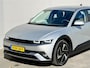 Hyundai Ioniq 5 Connect+ Limited 84 kWh / Fabrieksgarantie tot 06-2030 / SOH 99,1% / Warmtepomp CCS Snel laden / 1.600 kg Trekgewicht / Stoel en stuurverwarming / All Season Banden / Elektrische voorstoelen / Navigatie / Apple Carplay & Android Auto / Achteruitrijcamera / Rondom sensoren /