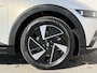 Hyundai Ioniq 5 Connect+ Limited 84 kWh / Fabrieksgarantie tot 06-2030 / SOH 99,1% / Warmtepomp CCS Snel laden / 1.600 kg Trekgewicht / Stoel en stuurverwarming / All Season Banden / Elektrische voorstoelen / Navigatie / Apple Carplay & Android Auto / Achteruitrijcamera / Rondom sensoren /