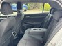 Volkswagen Golf 1.0 eTSI Life | Carplay/Android, Camera, Stoel+Stuurverw., LED, ACC | Winter Pakket |