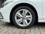 Volkswagen Golf 1.0 eTSI Life | Carplay/Android, Camera, Stoel+Stuurverw., LED, ACC | Winter Pakket |