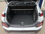 Hyundai Kona Electric EV Premium 64 kWh / 204 PK / Warmtepomp / Apple-Carplay & Android-Auto / Stoelverwarming en -Verkoeling / Stuurverwarming / Adaptieve Cruise-Control / Elektr. Verstelbare-Stoelen / DAB Radio-Bluetooth / Navi / Dodehoek-Detectie / Climate-Control / PDC Camera-Achter / Keyless / 17'' LMV / All-Seasons / ENZ.