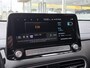 Hyundai Kona Electric EV Premium 64 kWh / 204 PK / Warmtepomp / Apple-Carplay & Android-Auto / Stoelverwarming en -Verkoeling / Stuurverwarming / Adaptieve Cruise-Control / Elektr. Verstelbare-Stoelen / DAB Radio-Bluetooth / Navi / Dodehoek-Detectie / Climate-Control / PDC Camera-Achter / Keyless / 17'' LMV / All-Seasons / ENZ.