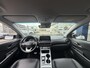 Hyundai Kona Electric EV Premium 64 kWh / 204 PK / Warmtepomp / Apple-Carplay & Android-Auto / Stoelverwarming en -Verkoeling / Stuurverwarming / Adaptieve Cruise-Control / Elektr. Verstelbare-Stoelen / DAB Radio-Bluetooth / Navi / Dodehoek-Detectie / Climate-Control / PDC Camera-Achter / Keyless / 17'' LMV / All-Seasons / ENZ.