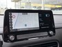 Hyundai Kona Electric EV Premium 64 kWh / 204 PK / Warmtepomp / Apple-Carplay & Android-Auto / Stoelverwarming en -Verkoeling / Stuurverwarming / Adaptieve Cruise-Control / Elektr. Verstelbare-Stoelen / DAB Radio-Bluetooth / Navi / Dodehoek-Detectie / Climate-Control / PDC Camera-Achter / Keyless / 17'' LMV / All-Seasons / ENZ.