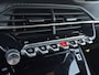 Peugeot 208 1.2 Hybrid 145 e-DCS6 GT Camera voor + achter | Adaptieve cruise control | Dodehoek detectie | Draadloze telefoonlader | Full led koplampen | Keyless entry/start | LMV 17 inch | Full map navigatie | | Draadloos Apple carplay en Android auto