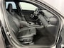 Mercedes-Benz A-klasse 180 Premium Plus / Pano / AMG / Camera / 19inch / Navigatie / 64.000km