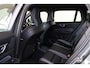 Volvo V60 T6 Recharge AWD Plus Dark - IntelliSafe Assist & Surround - 360º Camera - Harman/Kardon audio - Verwarmde voorstoelen, stuur & achterbank - Parkeersensoren voor & achter - Elektr. bedienb. voorstoelen met geheugen - Inklapbare trekhaak - 18' LMV