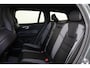Volvo V60 T6 Recharge AWD Plus Dark - IntelliSafe Assist & Surround - 360º Camera - Harman/Kardon audio - Verwarmde voorstoelen, stuur & achterbank - Parkeersensoren voor & achter - Elektr. bedienb. voorstoelen met geheugen - Inklapbare trekhaak - 18' LMV