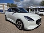 Suzuki Swift 1.2 Style Smart Hybrid | Automaat / Nieuw model | Parelmoer / Carplay / Clima / Two-Tone