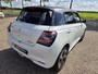Suzuki Swift 1.2 Style Smart Hybrid | Automaat / Nieuw model | Parelmoer / Carplay / Clima / Two-Tone