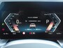 BMW iX1 xDrive30 67 kWh Panoramadak | Camera | Sfeerverlichting | Apple Carplay | Sportstoelen | NL-Auto |