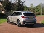 BMW iX1 xDrive30 67 kWh Panoramadak | Camera | Sfeerverlichting | Apple Carplay | Sportstoelen | NL-Auto |