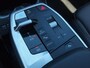 BMW iX1 xDrive30 67 kWh Panoramadak | Camera | Sfeerverlichting | Apple Carplay | Sportstoelen | NL-Auto |