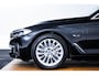 BMW 5-Serie 530e Luxury Line - Driving Assistant Professional - Head up - Comfort Access - BMW Laserlight - Getinte Ruiten - High Beam Assistant - Comfortstoelen - Stuurwielrand verwarmd -