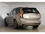 Volvo XC90 T8 455PK Plug-in hybrid AWD Ultra Dark / Bowers & Wilkins / Luchtvering / Head-Up Display / 360 Camera / Massagestoelen / Elektrisch bedienbare stoelen met geheugen / Stoelventilatie / Nappaleder / Elektrisch uitklapbare trekhaak / Gelamineerde ruiten