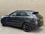 Lynk & Co 01 1.5 PHEV 261pk | Blackline | Zwarte hemel | Rolhoes | 360 camera | Panoramadak | 20 inch velgen | Adaptieve cruise | Navigatie | CarPlay | Keyless | LED | DAB | Infinity | Stoelverwarming | Elektrische achterklep | Volledig dealeronderhouden | Fabrieksgarantie
