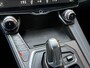 Lynk & Co 01 1.5 PHEV 261pk | Blackline | Zwarte hemel | Rolhoes | 360 camera | Panoramadak | 20 inch velgen | Adaptieve cruise | Navigatie | CarPlay | Keyless | LED | DAB | Infinity | Stoelverwarming | Elektrische achterklep | Volledig dealeronderhouden | Fabrieksgarantie