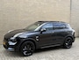 Lynk & Co 01 1.5 PHEV 261pk | Blackline | Zwarte hemel | Rolhoes | 360 camera | Panoramadak | 20 inch velgen | Adaptieve cruise | Navigatie | CarPlay | Keyless | LED | DAB | Infinity | Stoelverwarming | Elektrische achterklep | Volledig dealeronderhouden | Fabrieksgarantie