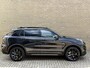 Lynk & Co 01 1.5 PHEV 261pk | Blackline | Zwarte hemel | Rolhoes | 360 camera | Panoramadak | 20 inch velgen | Adaptieve cruise | Navigatie | CarPlay | Keyless | LED | DAB | Infinity | Stoelverwarming | Elektrische achterklep | Volledig dealeronderhouden | Fabrieksgarantie