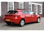 SEAT Leon 1.0 TSI Style Business Intense / beats audio / pano / adaptief Wij zijn op afspraak geopend! Graag bellen voor uw komst.