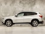 BMW X1 sDrive20i Executive 192Pk Automaat (NAVIGATIE, CLIMATE, TREKHAAK, SPORTSTOELEN, GETINT GLAS, PARKEERSENSOREN, NIEUWSTAAT)