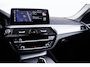 BMW 5-Serie Touring 530e Driving Assistant Professional - Hifi - Parking Assistant - Getinte Ruiten - Sportstoelen - Elektrisch verwarmde voorstoelen -