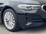 BMW 5-Serie Touring 530e Business Edition Plus / Dealer Onderhouden / Head- Up Display / Stoelverwarming / Achteruitrijcamera / 1.700 kg trekgewicht / Navigatie / Apple Carplay & Android Auto / Climate Control / 18"LM Velgen /