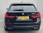 BMW 5-Serie Touring 530e Business Edition Plus / Dealer Onderhouden / Head- Up Display / Stoelverwarming / Achteruitrijcamera / 1.700 kg trekgewicht / Navigatie / Apple Carplay & Android Auto / Climate Control / 18"LM Velgen /