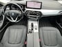 BMW 5-Serie Touring 530e Business Edition Plus / Dealer Onderhouden / Head- Up Display / Stoelverwarming / Achteruitrijcamera / 1.700 kg trekgewicht / Navigatie / Apple Carplay & Android Auto / Climate Control / 18"LM Velgen /