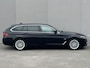 BMW 5-Serie Touring 530e Business Edition Plus / Dealer Onderhouden / Head- Up Display / Stoelverwarming / Achteruitrijcamera / 1.700 kg trekgewicht / Navigatie / Apple Carplay & Android Auto / Climate Control / 18"LM Velgen /