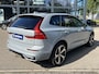 Volvo XC60 2.0 T8 Plug-in hybrid AWD Plus Dark VAN: 54.900,- VOOR: 51.440,- UW HERFSTVOORDEEL: 3.460,-| RECENT ONDERHOUD GEHAD| PANO| HUD| 360 CAMERA| ELEK. STOELEN + MEMORY| UNIEKE KLEUR!| HARMAN KARDON| VAPOUR GREY