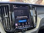 Volvo XC60 2.0 T8 Plug-in hybrid AWD Plus Dark VAN: 54.900,- VOOR: 51.440,- UW HERFSTVOORDEEL: 3.460,-| RECENT ONDERHOUD GEHAD| PANO| HUD| 360 CAMERA| ELEK. STOELEN + MEMORY| UNIEKE KLEUR!| HARMAN KARDON| VAPOUR GREY