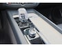Volvo XC60 Recharge T6 AWD Inscription - Panorama/schuifdak - IntelliSafe Assist & Surround - Harman/Kardon audio - Adaptieve LED koplampen - Parkeercamera achter - Verwarmde voorstoelen & stuur - Parkeersensoren voor & achter - Elektr. bedienb. bestuurdersstoel met geheugen - Head up display - Draadloze tel. lader - Extra getint glas - 20' LMV