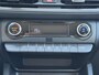 Hyundai Kona 1.6 GDI HEV Premium / Fabrieksgarantie t/m 09-2027 / Stoelverwarming / Lederen bekleding / Achteruitrijcamera / Apple CarPlay/Android Auto / Navigatiesysteem / Elektrische Stoelen / Keyless Entry/Start / Draadloze Telefoonlader /