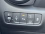Hyundai Kona 1.6 GDI HEV Premium / Fabrieksgarantie t/m 09-2027 / Stoelverwarming / Lederen bekleding / Achteruitrijcamera / Apple CarPlay/Android Auto / Navigatiesysteem / Elektrische Stoelen / Keyless Entry/Start / Draadloze Telefoonlader /