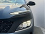 Hyundai Kona 1.6 GDI HEV Premium / Fabrieksgarantie t/m 09-2027 / Stoelverwarming / Lederen bekleding / Achteruitrijcamera / Apple CarPlay/Android Auto / Navigatiesysteem / Elektrische Stoelen / Keyless Entry/Start / Draadloze Telefoonlader /